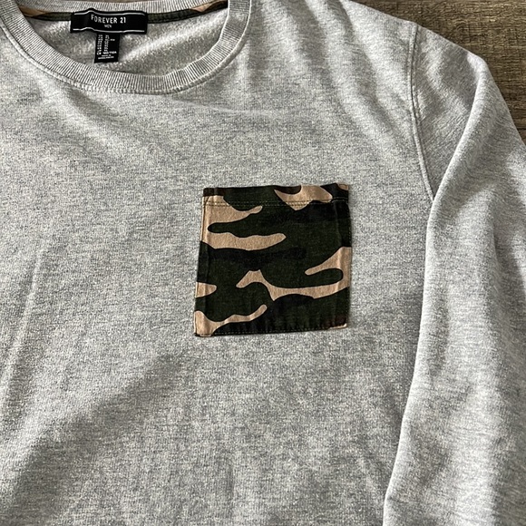 Forever 21 Mens Crew Neck Sweatshirt with Camo Pocket - Picture 2 of 5